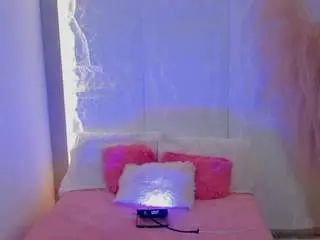 Dominiquee25  live sex cam