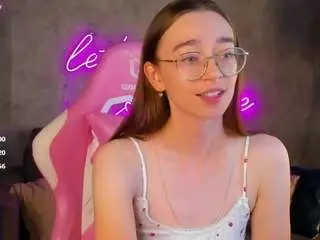 Lucy-green  live sex cam