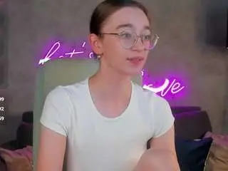 Lucy-green  live sex cam