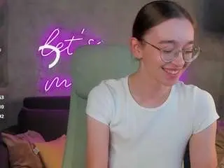Lucy-green  live sex cam