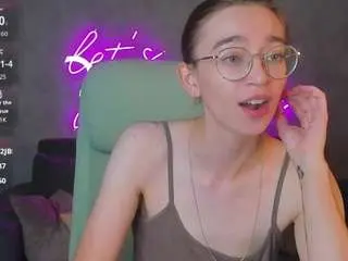 Lucy-green  live sex cam