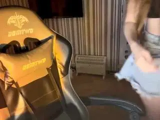 Chastitymirich  live sex cam