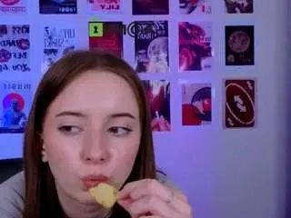 Chloe-ley1  live sex cam