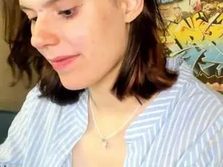 Kira-be11  live sex cam