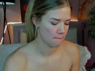 Cherry-lexi  live sex cam