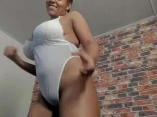 Gia-fantasy  live sex cam