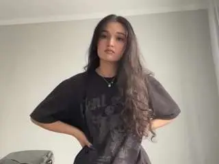 Tonifavuzzi  live sex cam