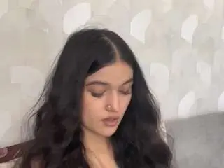 Tonifavuzzi  live sex cam