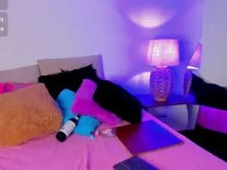 Adelinee-18  live sex cam