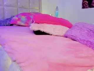 Adelinee-18  live sex cam