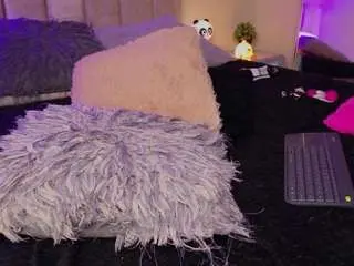 Adelinee-18  live sex cam