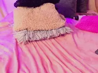 Adelinee-18  live sex cam
