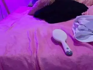 Adelinee-18  live sex cam