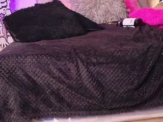 Adelinee-18  live sex cam