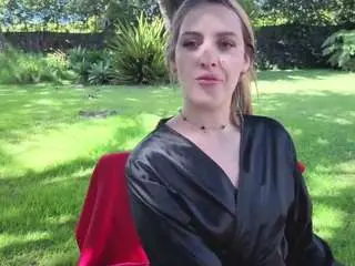 Dionekiss  live sex cam