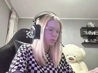 Lorrianeleuga  live sex cam