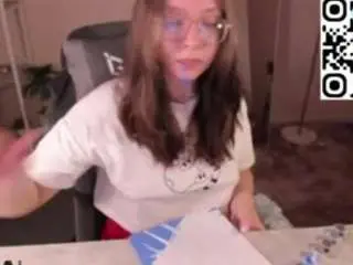 Noora-moore  live sex cam