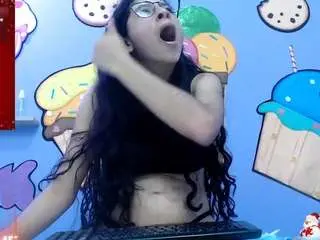 Skinnykalitzo18  live sex cam