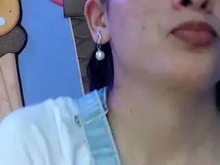 Skinnykalitzo18  live sex cam