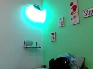 Skinnykalitzo18  live sex cam