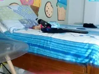 Skinnykalitzo18  live sex cam