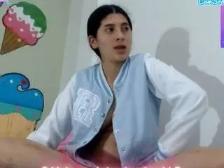 Skinnykalitzo18  live sex cam