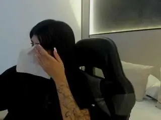 Fiorella-18  live sex cam