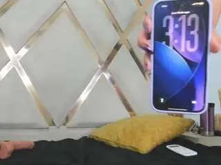 Miitchasm  live sex cam