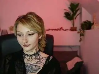 Tattooedblondee18  live sex cam