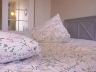 Blue-bow  live sex cam