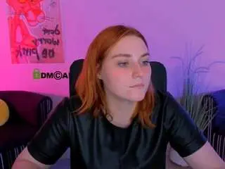 Casey-meow  live sex cam
