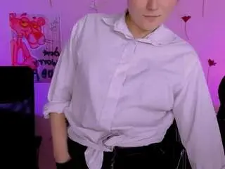 Casey-meow  live sex cam