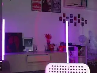 Evian-lui  live sex cam