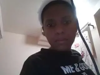 Honeyy27  live sex cam