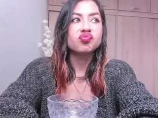 Honeya72  live sex cam