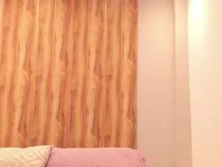 Lucycanels  live sex cam