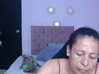 Martina-miilf  live sex cam