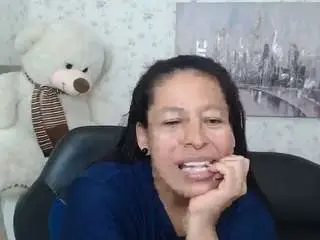 Martina-miilf  live sex cam