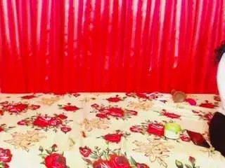 Divinebooty93  live sex cam