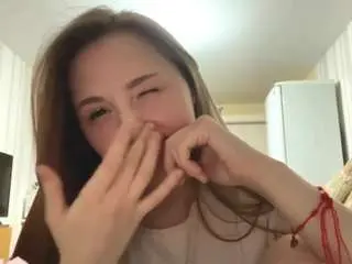 Robynwilhide  live sex cam