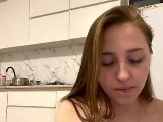 Robynwilhide  live sex cam