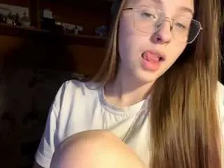 Robynwilhide  live sex cam