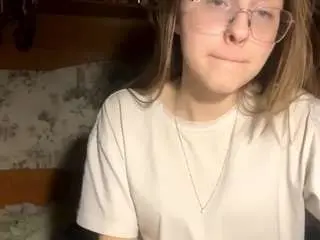 Robynwilhide  live sex cam