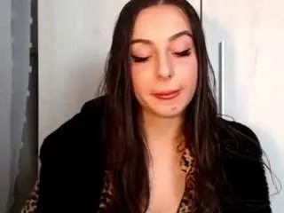 Courtneykiss  live sex cam