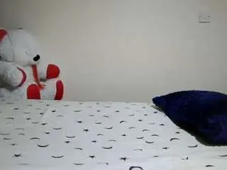 Ravenheat  live sex cam