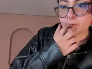 Loiseharper  live sex cam