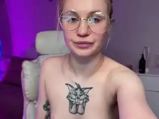 Sofiakenwood  live sex cam