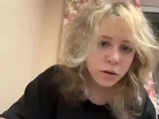 Alysestrawn  live sex cam