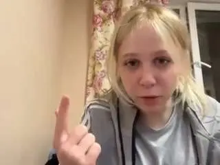 Alysestrawn  live sex cam