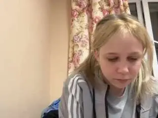 Alysestrawn  live sex cam